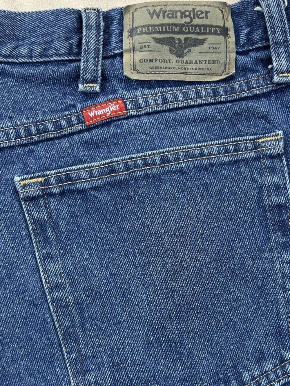 Wrangler Relaxed Jeans Mens Size 36x30 Blue Denim Mid Rise Straight Stretch